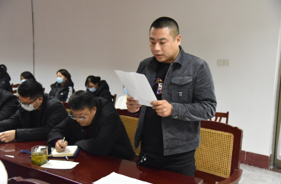 公司召開(kāi)黨員發(fā)展對象、入黨積極分子 “雙推”會(huì )議