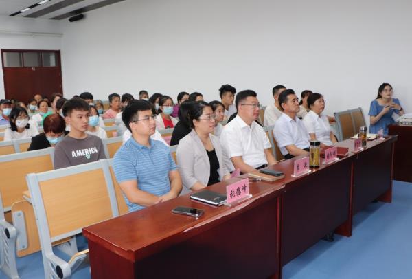 公司持續愛(ài)心助學(xué) 培育建安明日之星.